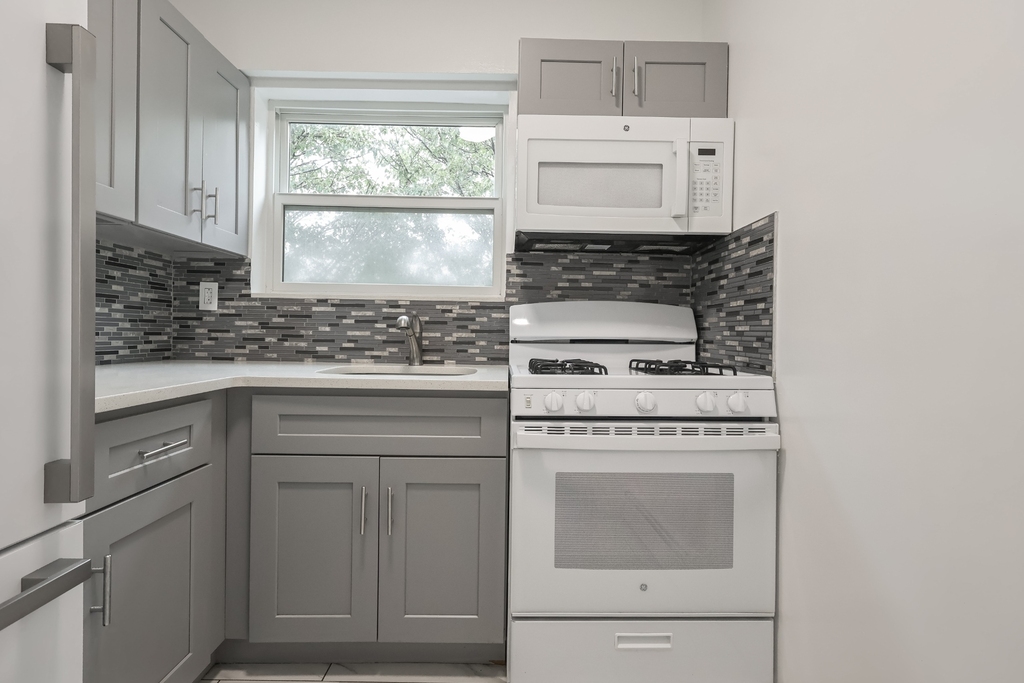 1091 Hancock Street - Photo 3