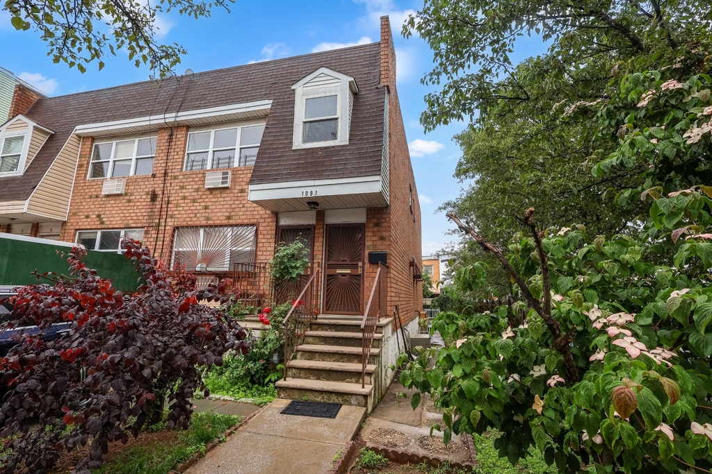 1091 Hancock Street - Photo 0