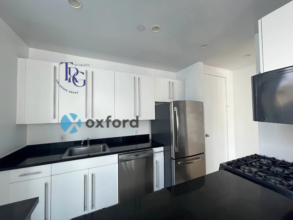 West Broadway - Photo 1