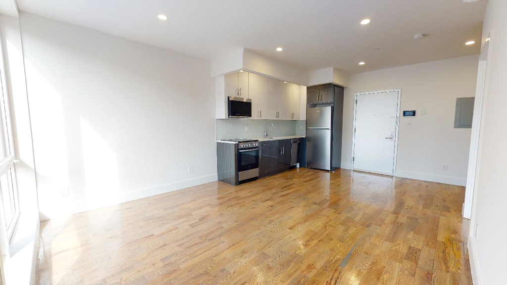 138-28 Queens Boulevard - Photo 5