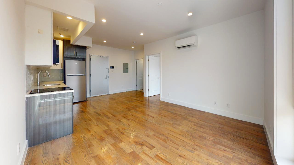 138-28 Queens Boulevard - Photo 4