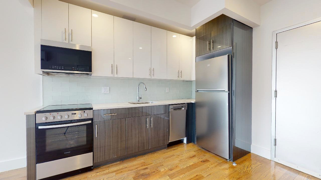 138-28 Queens Boulevard - Photo 2