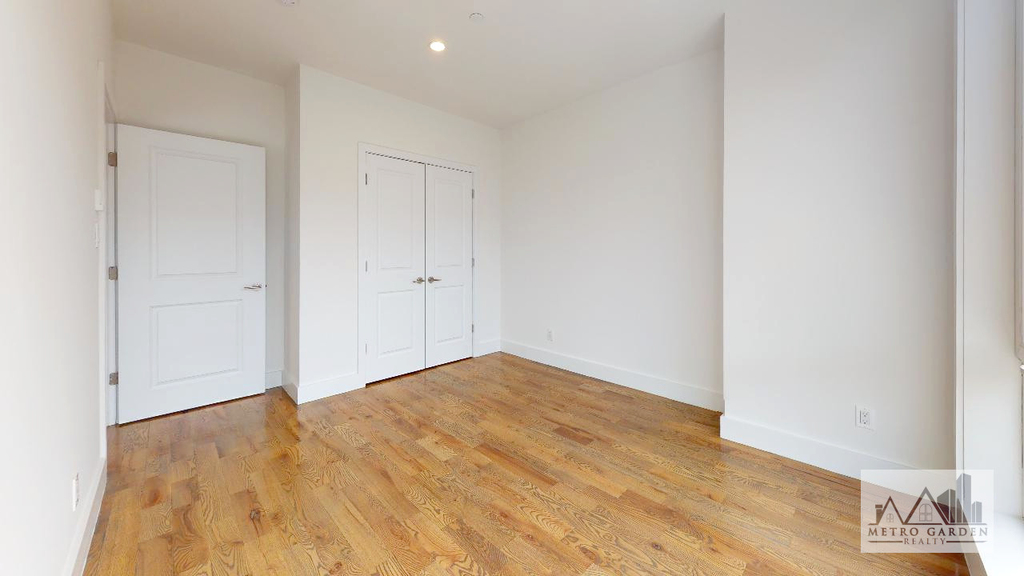 138-28 Queens Boulevard - Photo 8