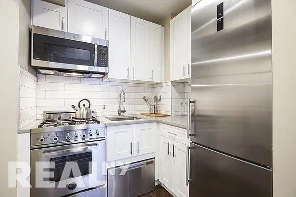 99 Suffolk Street - Photo 1