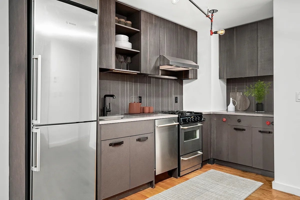 123 Melrose Street - Photo 3