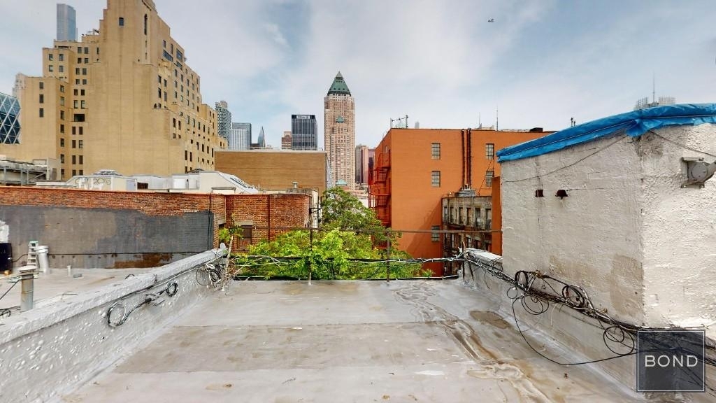 Tenth Avenue - Photo 3