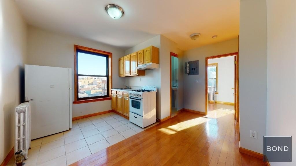 East 14th Street - Photo 2