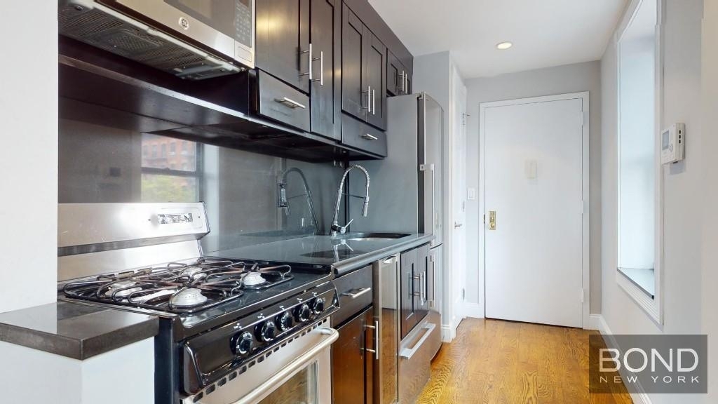 East 10th Street - Photo 1