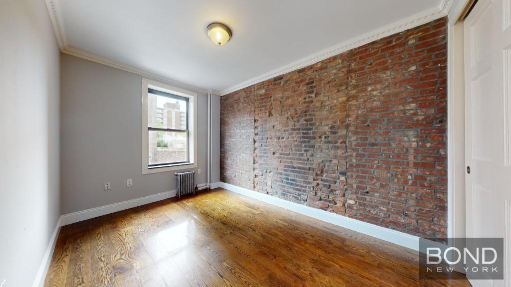 East 10th Street - Photo 2