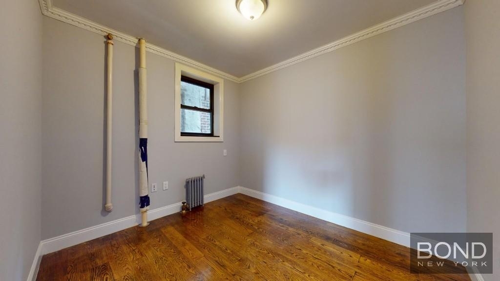 East 10th Street - Photo 3