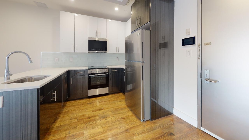 13828 Queens Boulevard - Photo 11