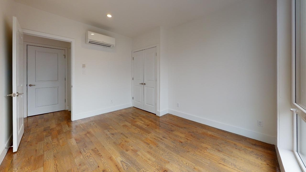 13828 Queens Boulevard - Photo 13