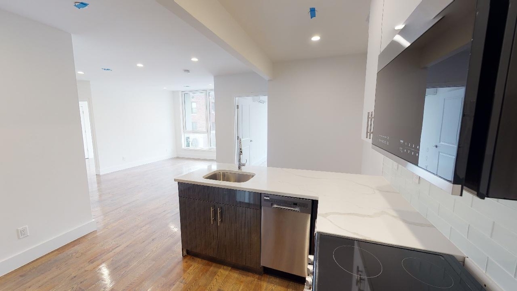 13828 Queens Boulevard - Photo 4
