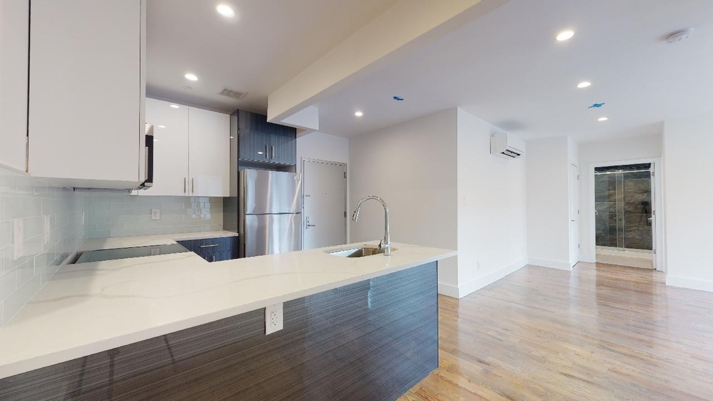 13828 Queens Boulevard - Photo 7