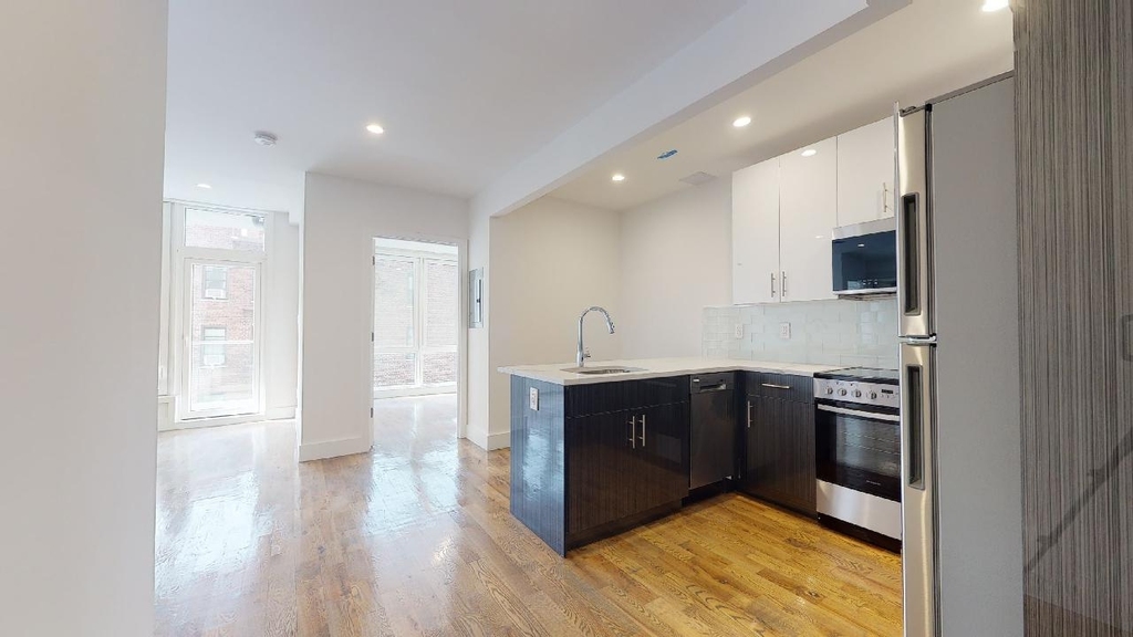 13828 Queens Boulevard - Photo 2
