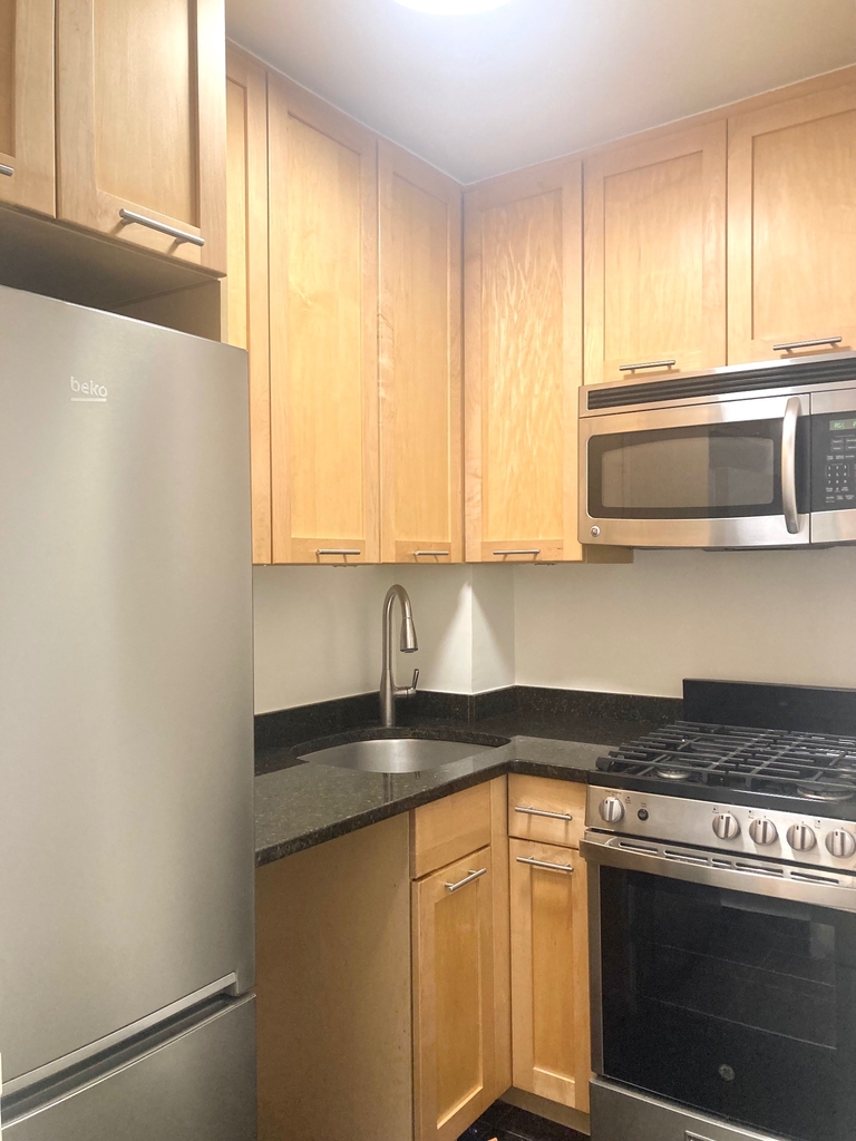East 79th Street & First / York Ave  - Photo 4