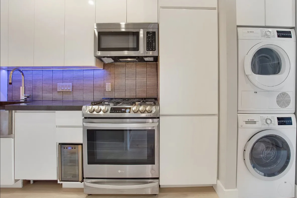 521 East 5th Street - Photo 0