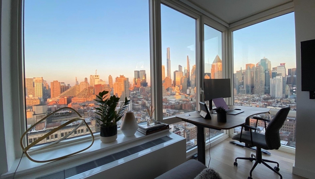 550 West 45th Street - Photo 1