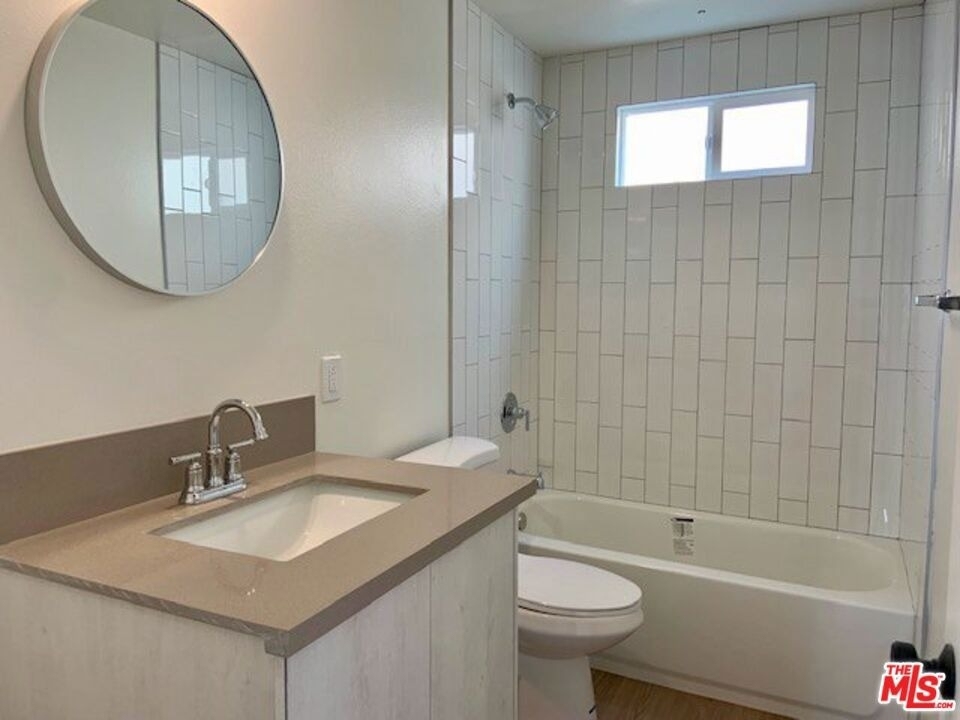 626 N Kingsley Drive - Photo 5