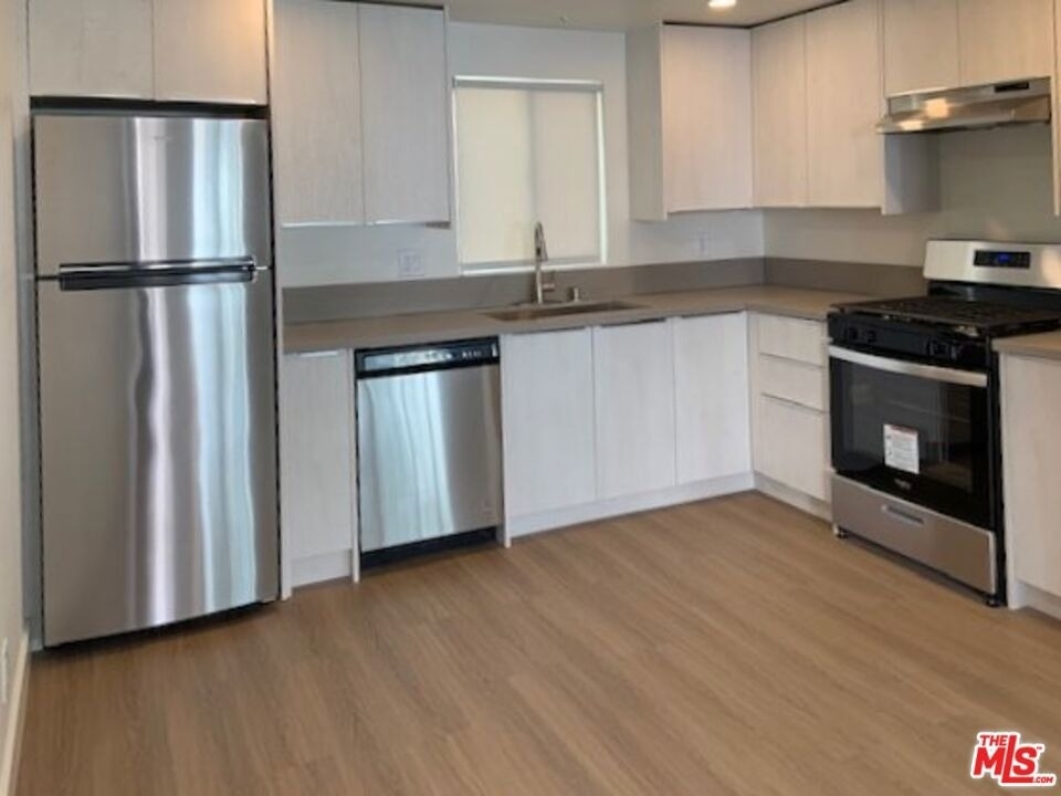 626 N Kingsley Drive - Photo 1