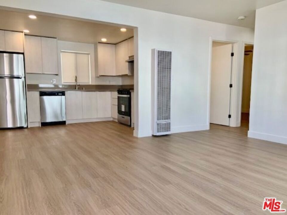 626 N Kingsley Drive - Photo 0