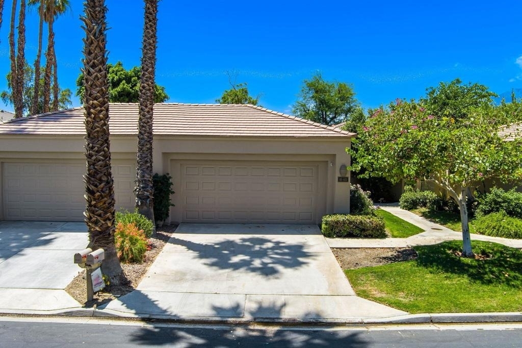 80601 Oak Tree - Photo 0