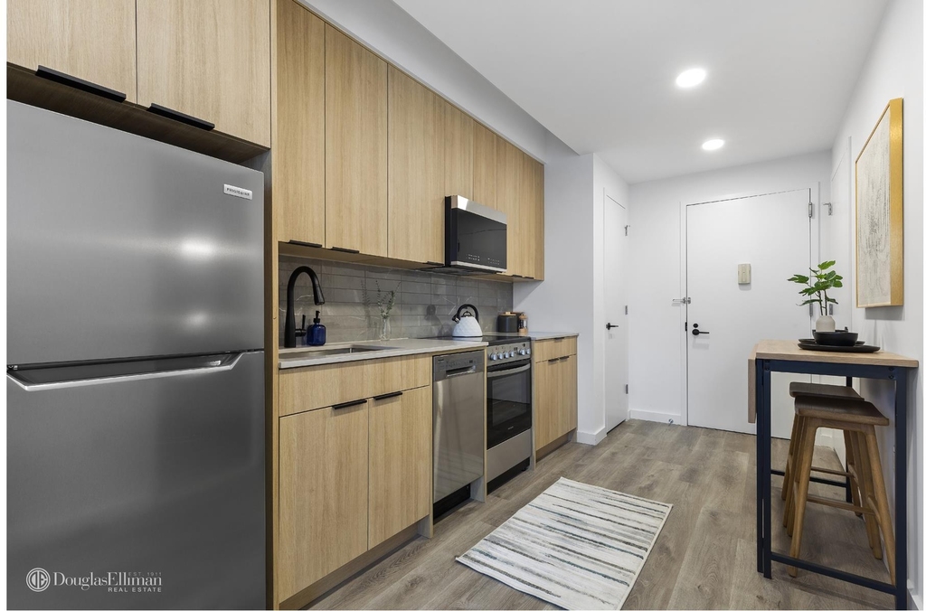 2455 3rd Ave - Photo 4
