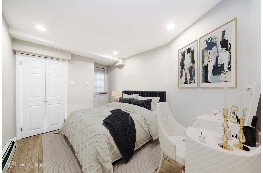 338 W 17th St - Photo 3