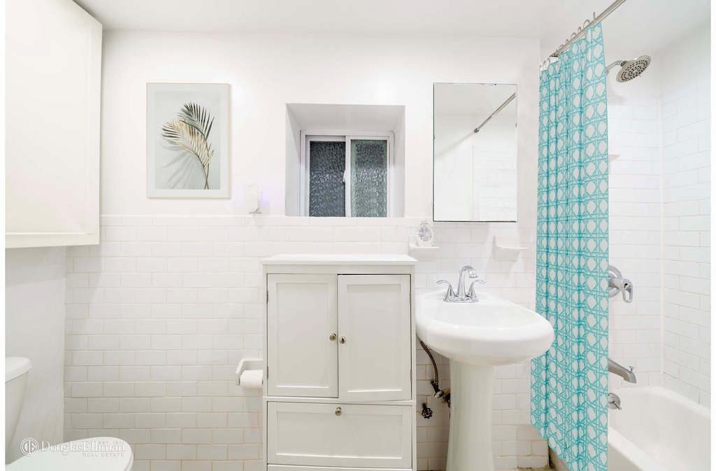 338 W 17th St - Photo 5