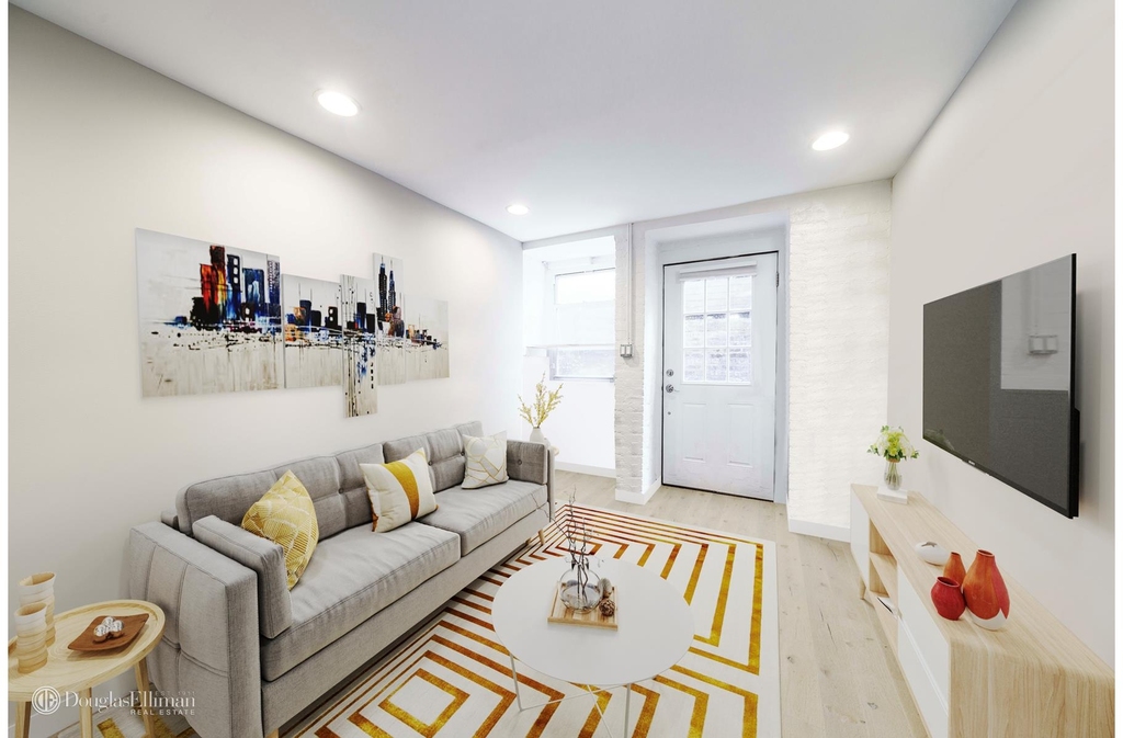 338 W 17th St - Photo 4
