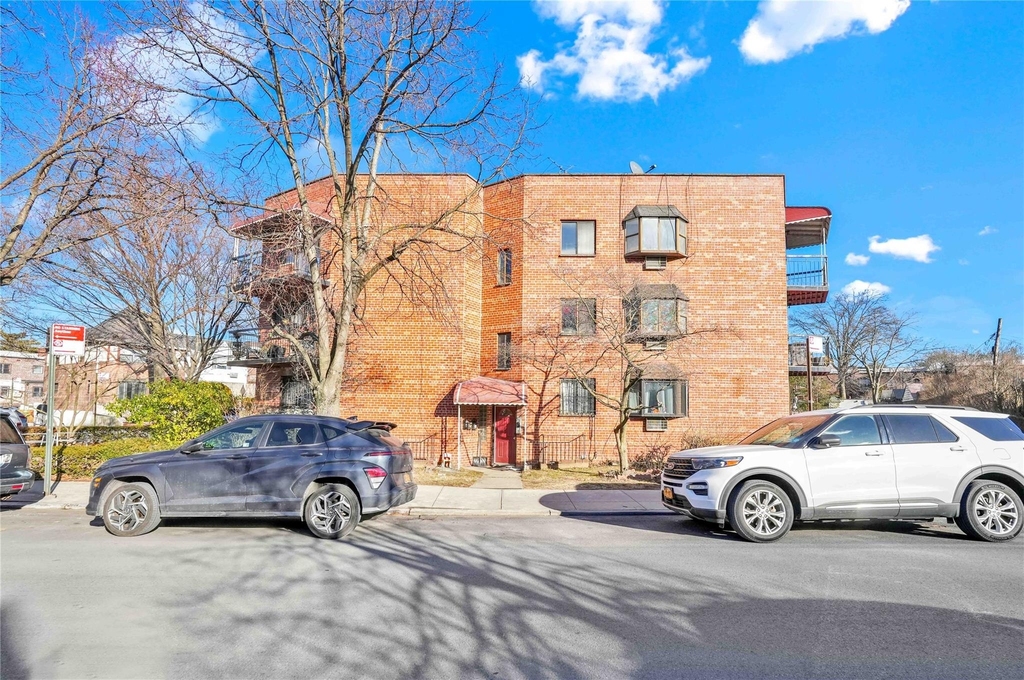 67-07 Selfridge Street - Photo 1