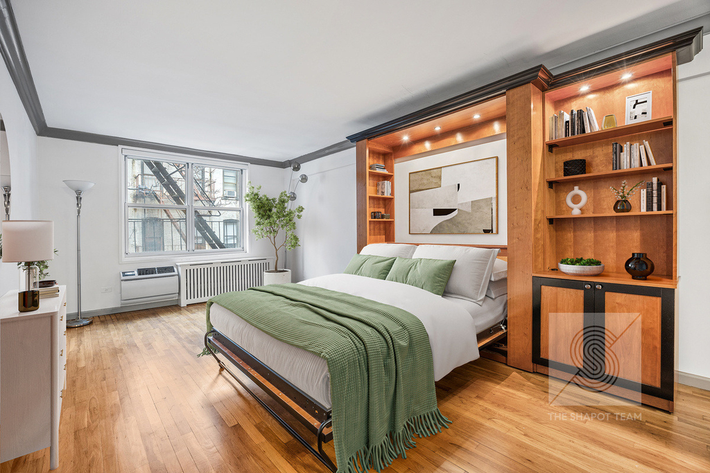 345 E 54th Street - Photo 2
