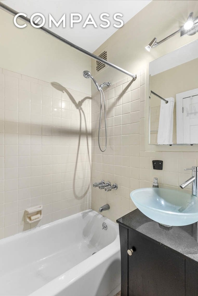 313 E 89th Street - Photo 3