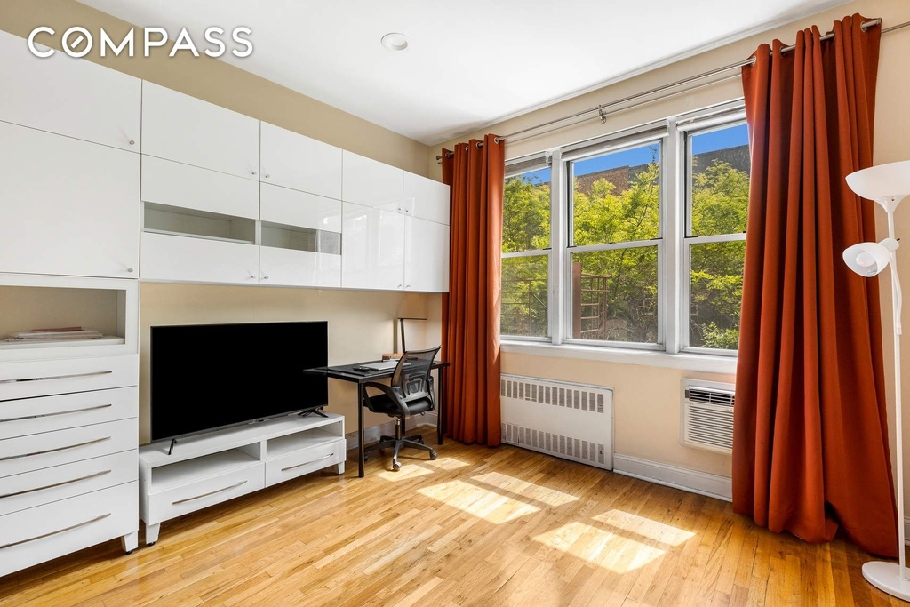 313 E 89th Street - Photo 0
