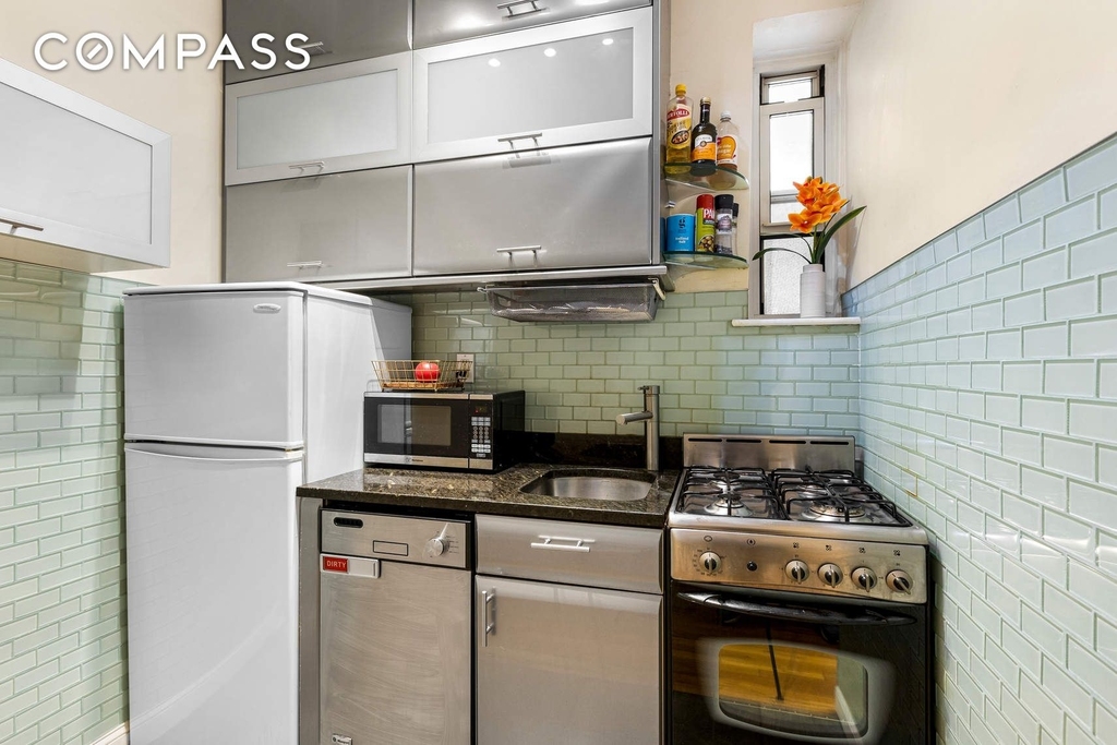 313 E 89th Street - Photo 1