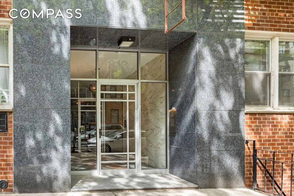 313 E 89th Street - Photo 6