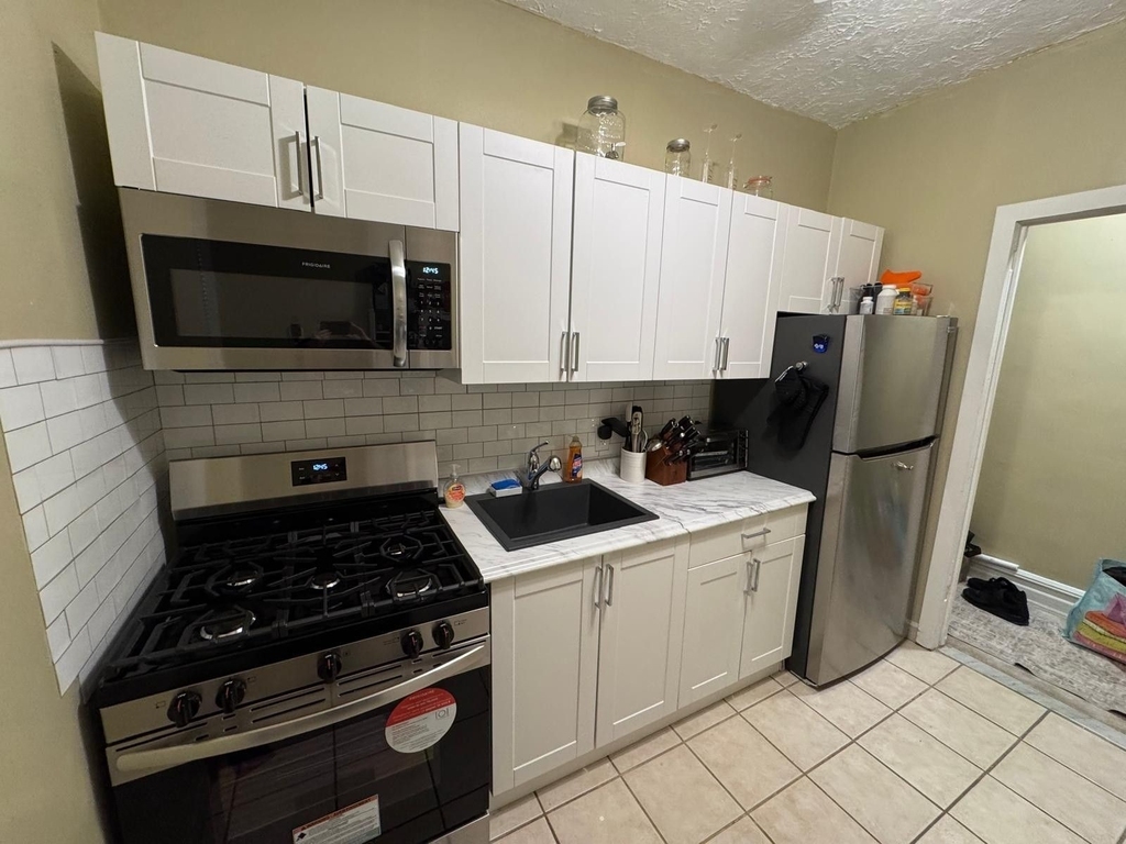 45-05 Ditmars Boulevard - Photo 2