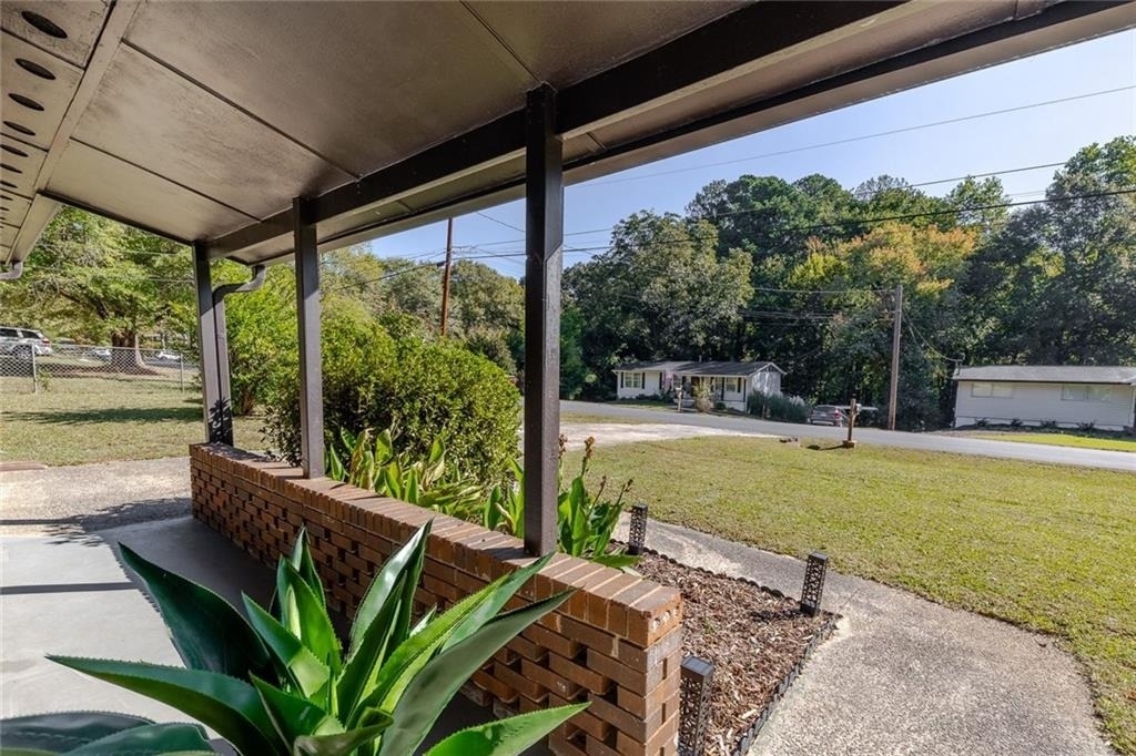 111 Robinhood Drive - Photo 2