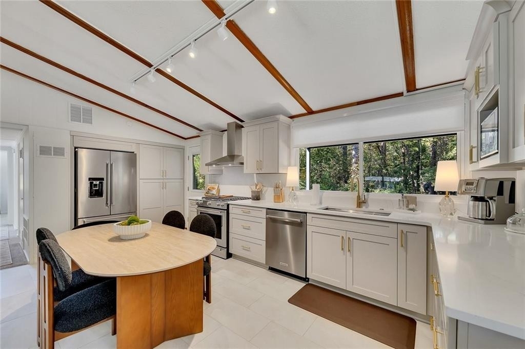111 Robinhood Drive - Photo 8