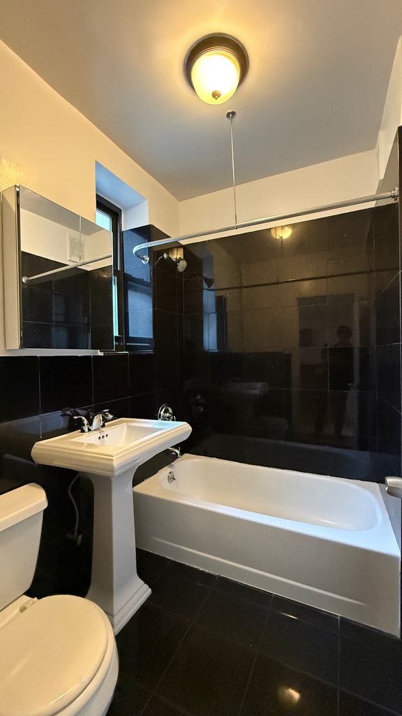 207 West 11th Street - Photo 1