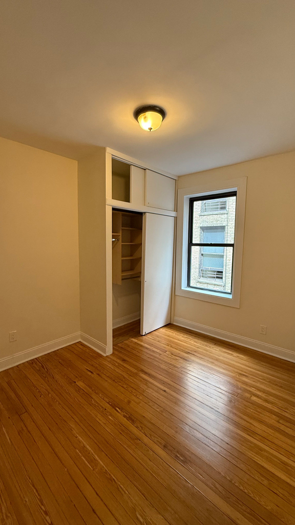 207 West 11th Street - Photo 2
