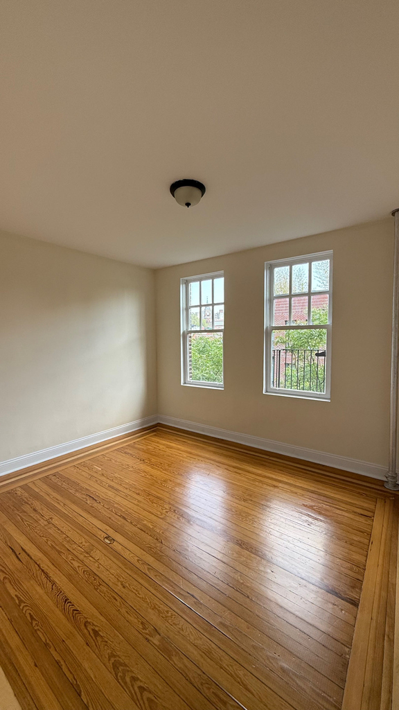 207 West 11th Street - Photo 0