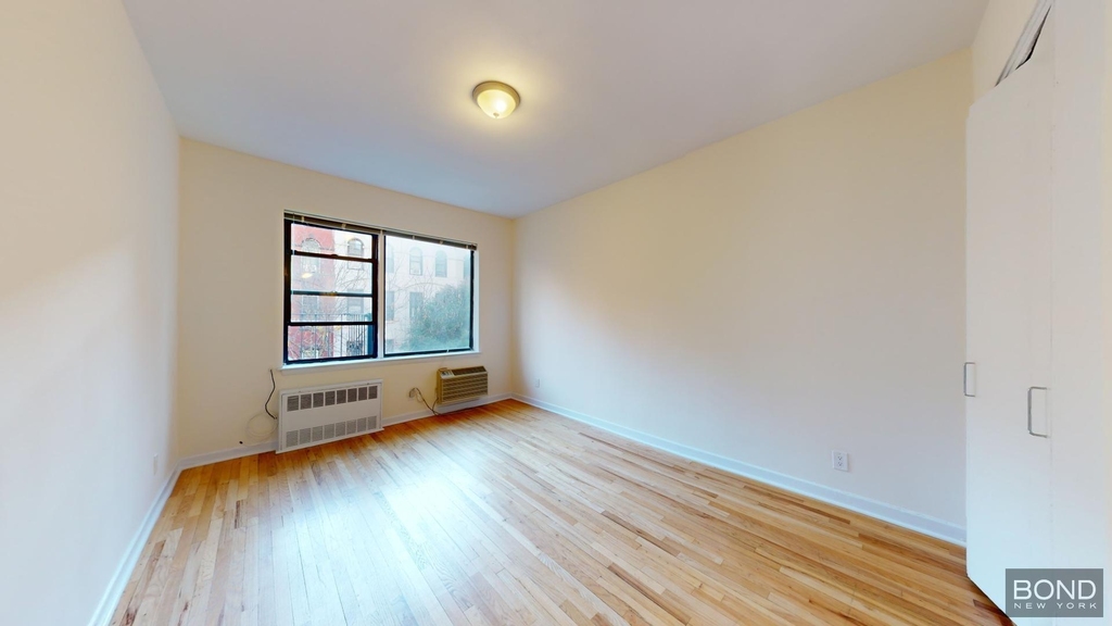 East 85th Street - Photo 0