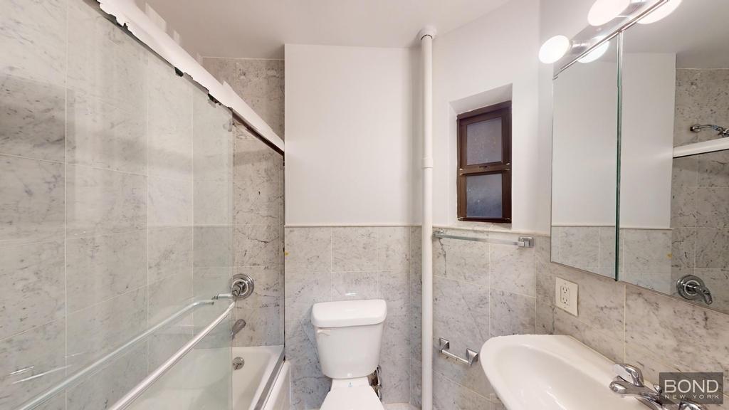East 85th Street - Photo 2