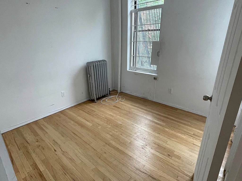 262 West 24th Street - Photo 2