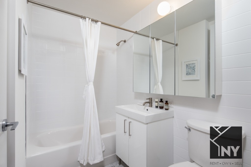 20 Exchange Place - Photo 1