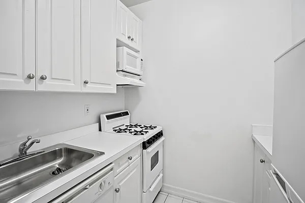 338 East 83rd Street - Photo 2
