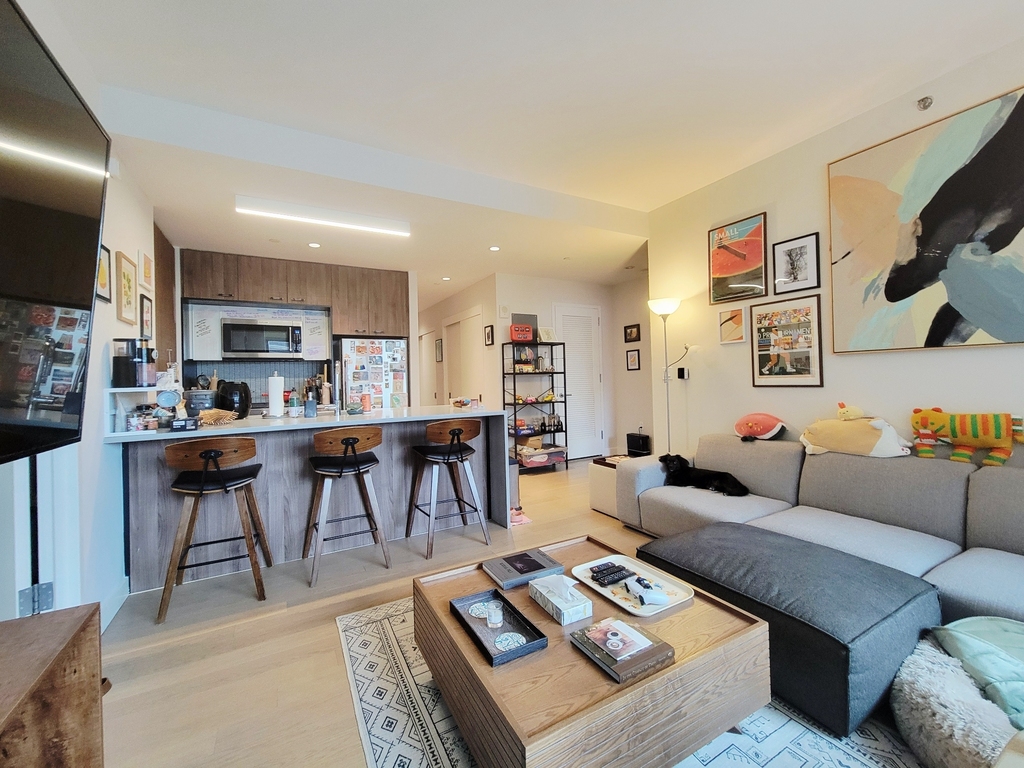 44-28 Purves Street - Photo 0