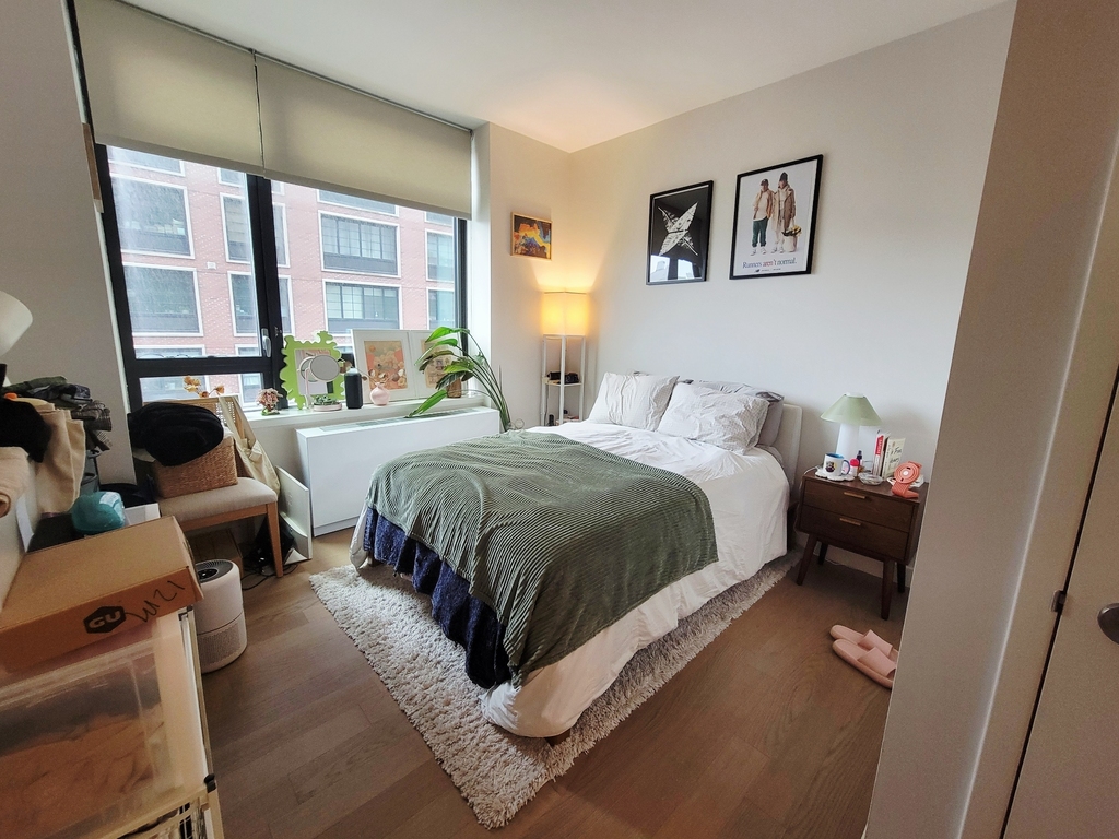 44-28 Purves Street - Photo 3