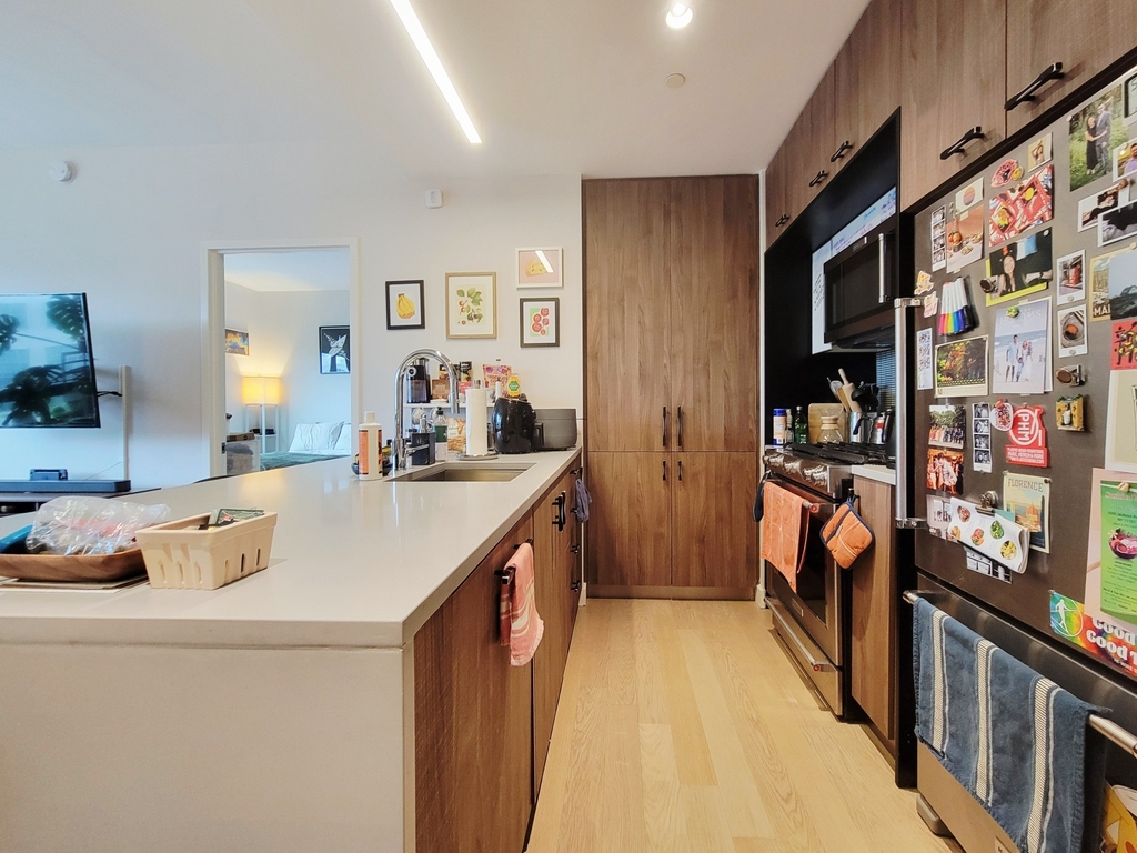 44-28 Purves Street - Photo 2